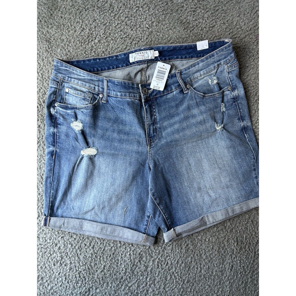 NWT Torrid Light Wash Distressed Denim Short Size 20